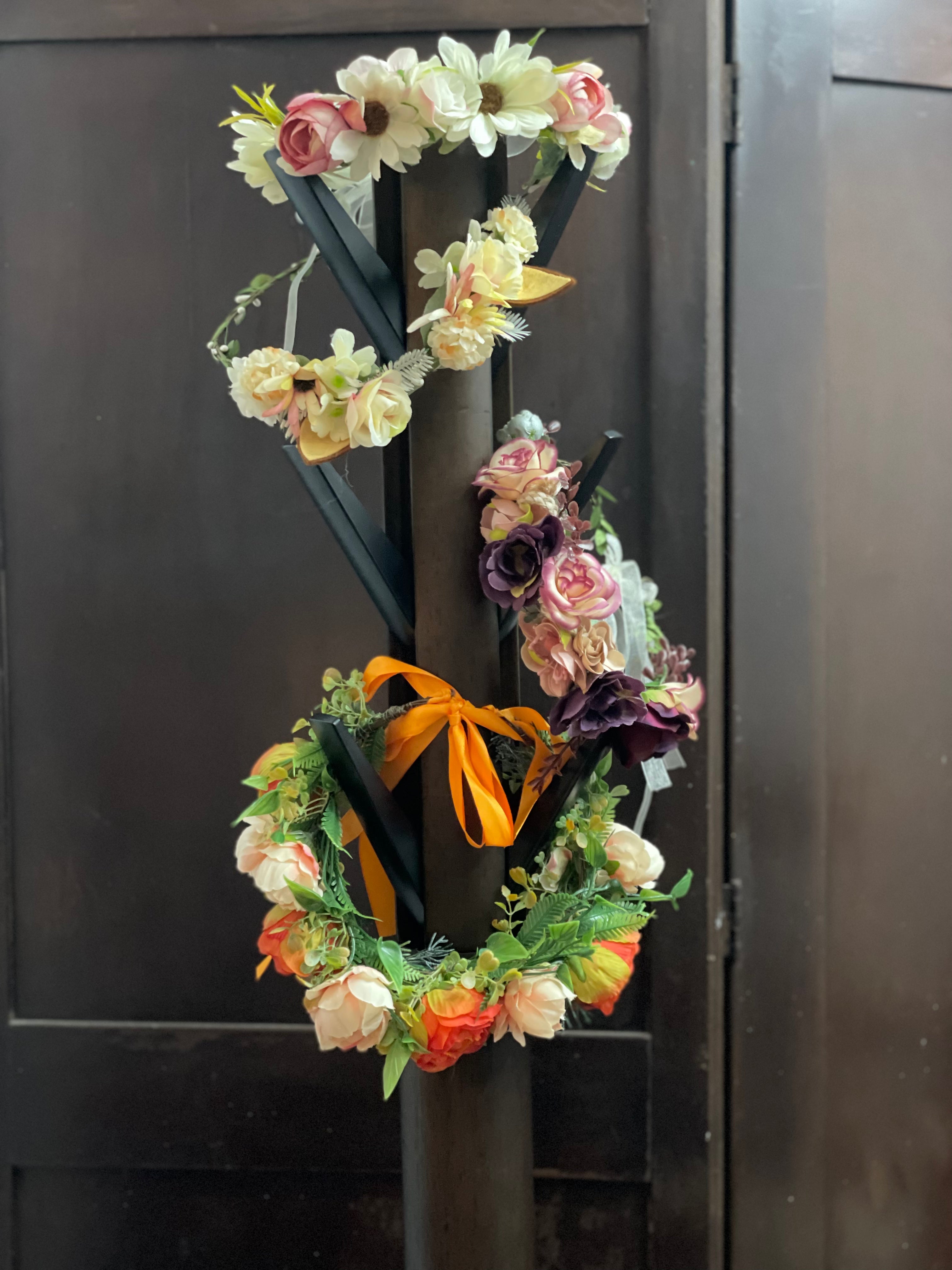 Corona de flores para celebrar estaciones