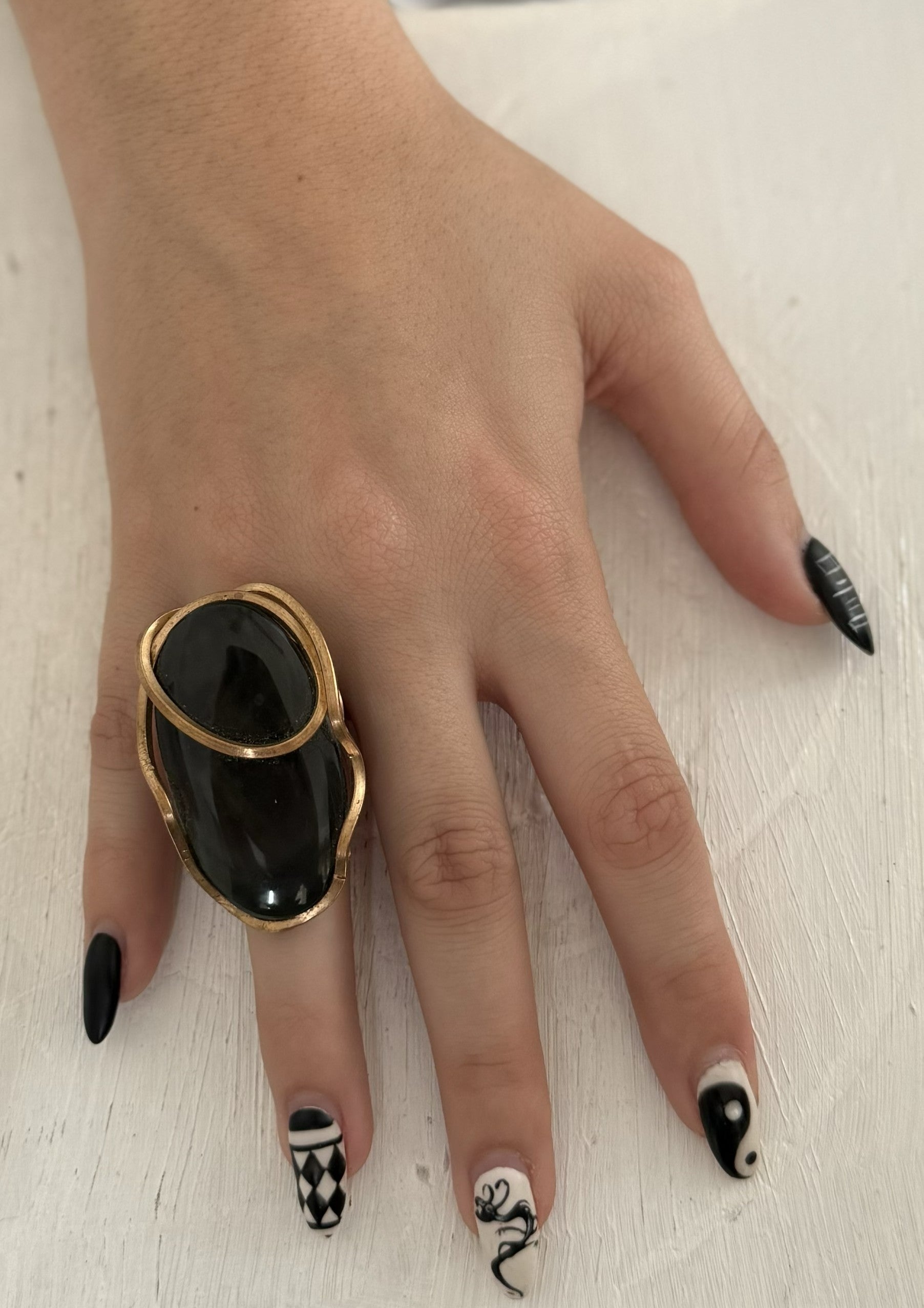 Anillo Ovalado de Ágata Negra
