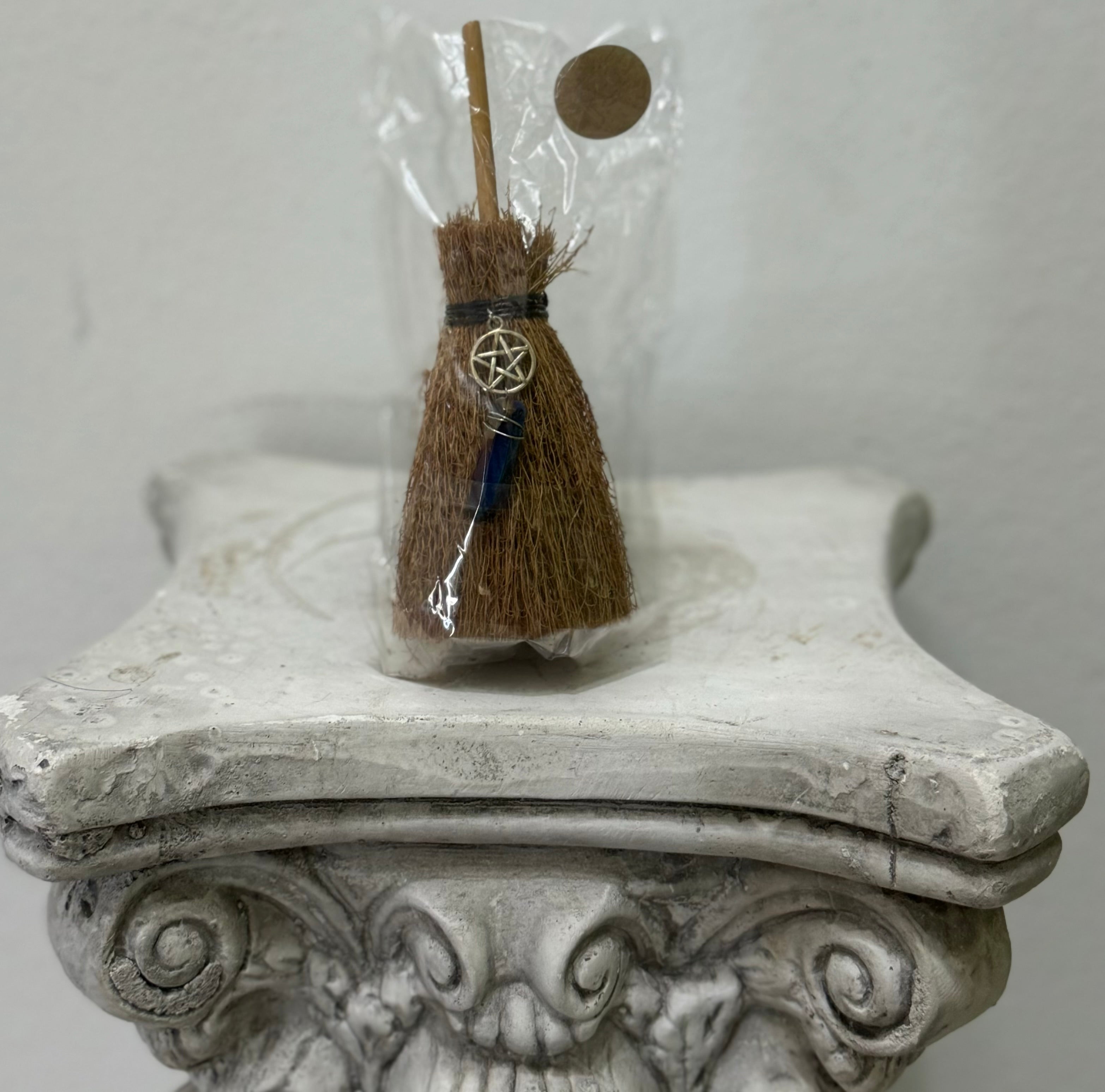 Escobas con Cuarzos para altar
