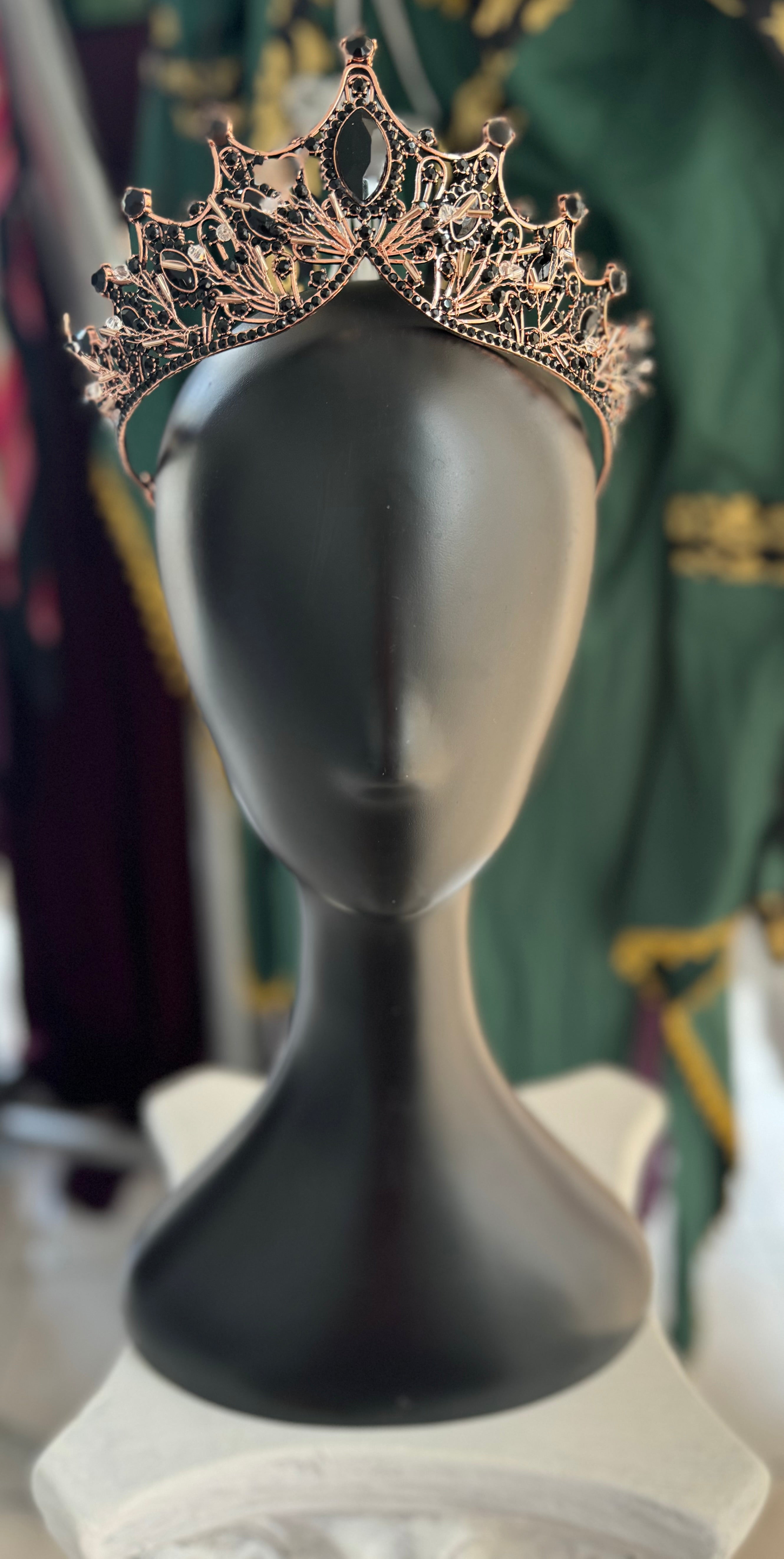 Corona Rosa Dorado con Obsidiana