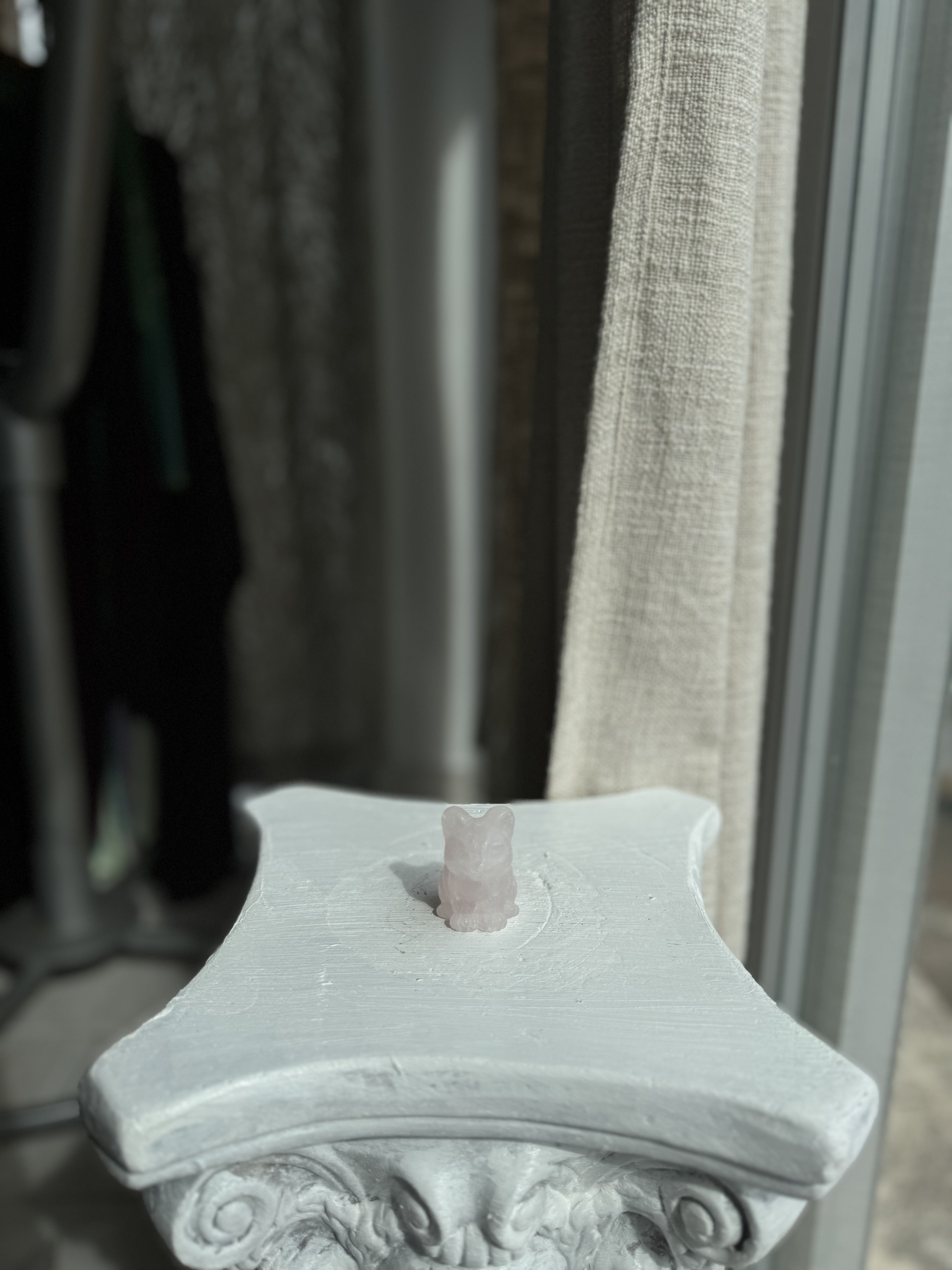 Gato Sentado de Cuarzo Rosa