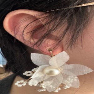 Conjunto de Ornamento Capilar y Aretes Blanco