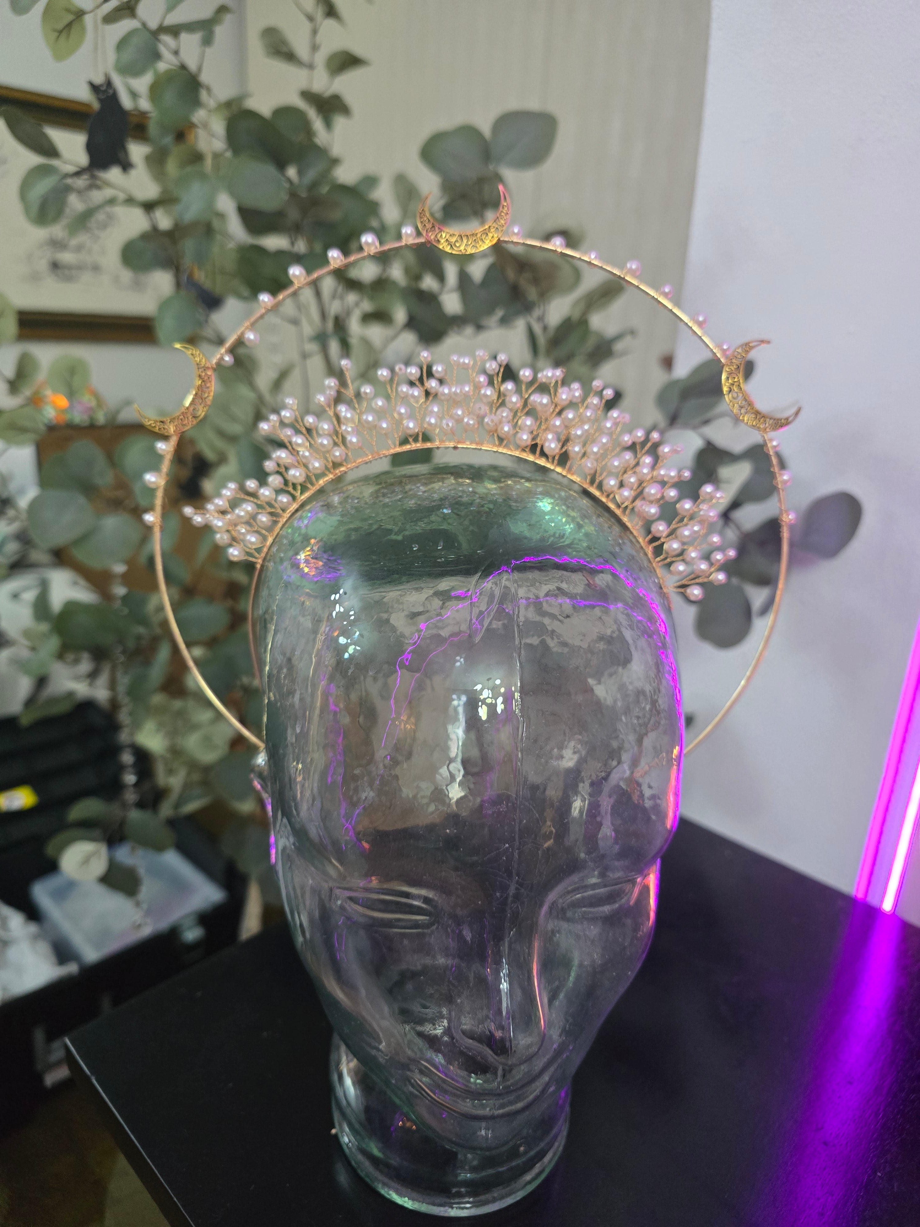 Diadema de Perlas con horas dorada y cristal