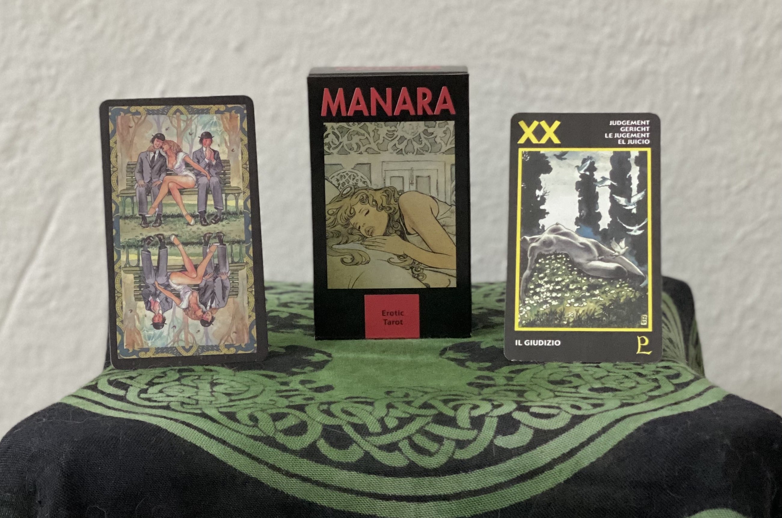 Manara Erotic Tarot
