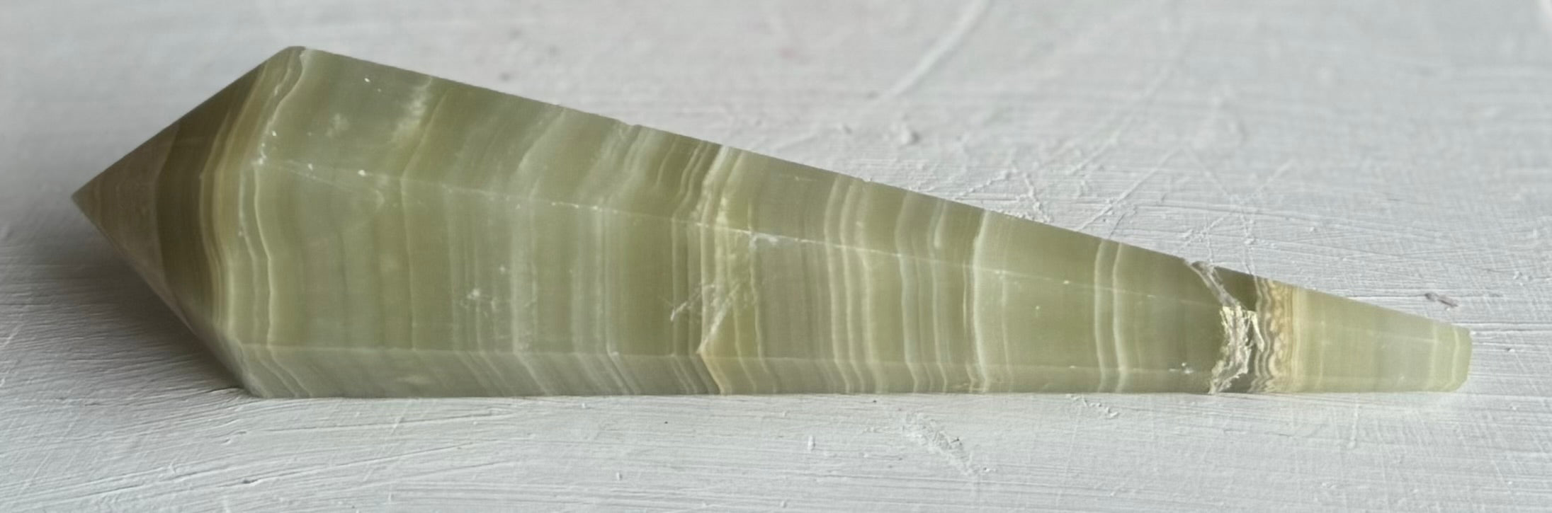 Punta de Ónix Verde Con Tratamiento Kintsugi