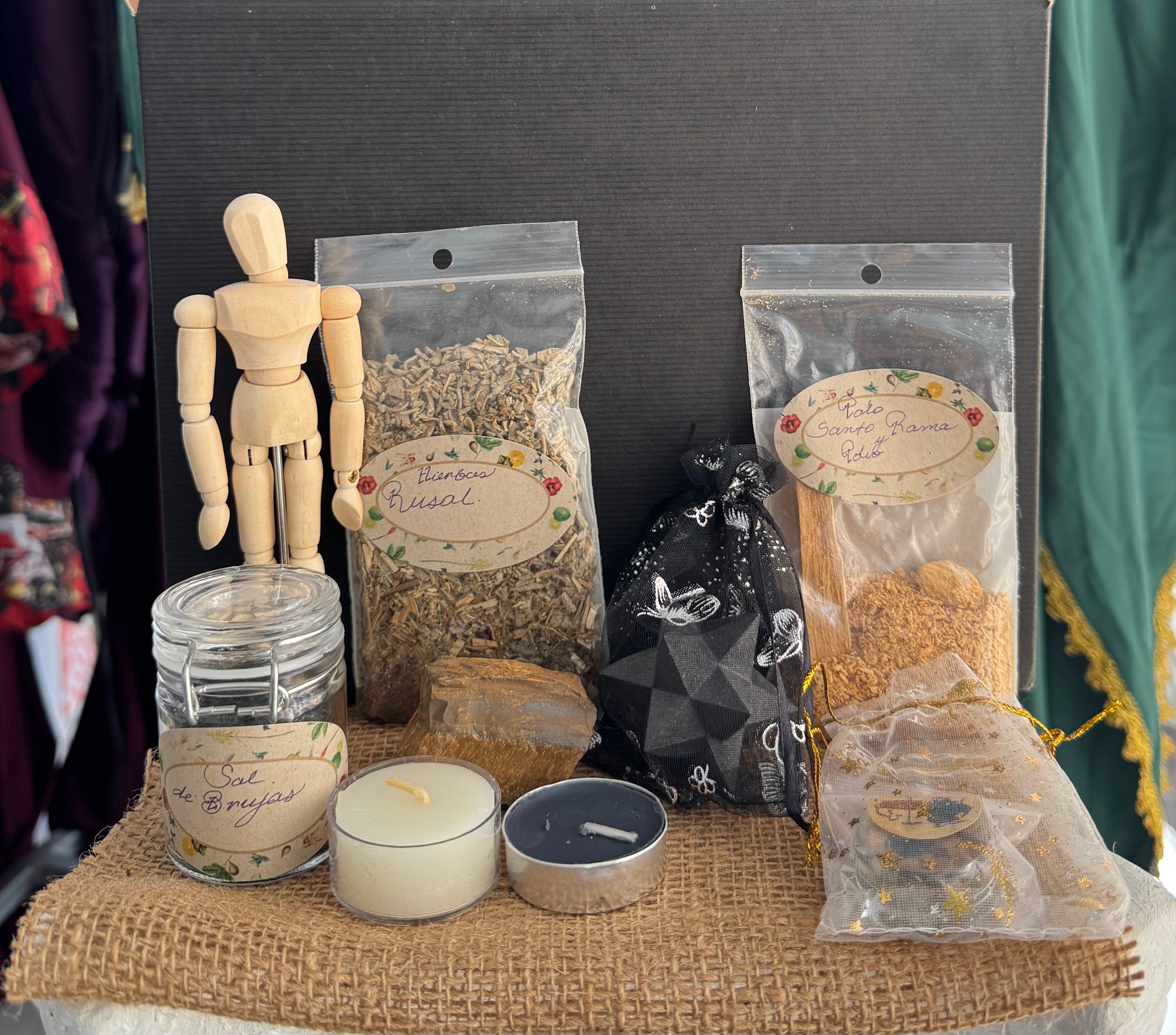 Ritual con Muñeco de Madera para Alejamiento