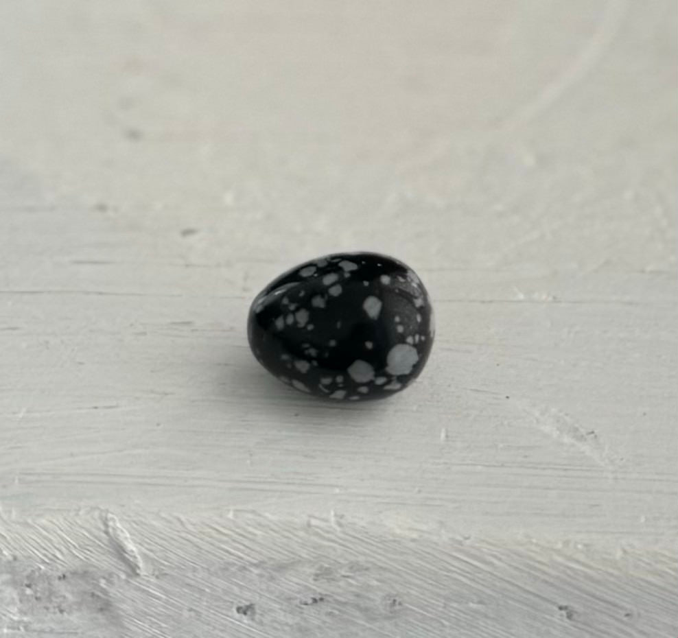 Huevo Yoni de Obsidiana Copo de Nieve "Mini"