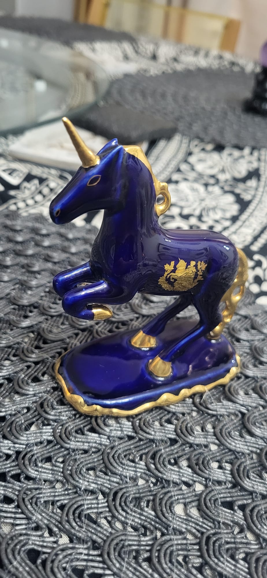 Figura de Unicornio Cobalto y Dorado