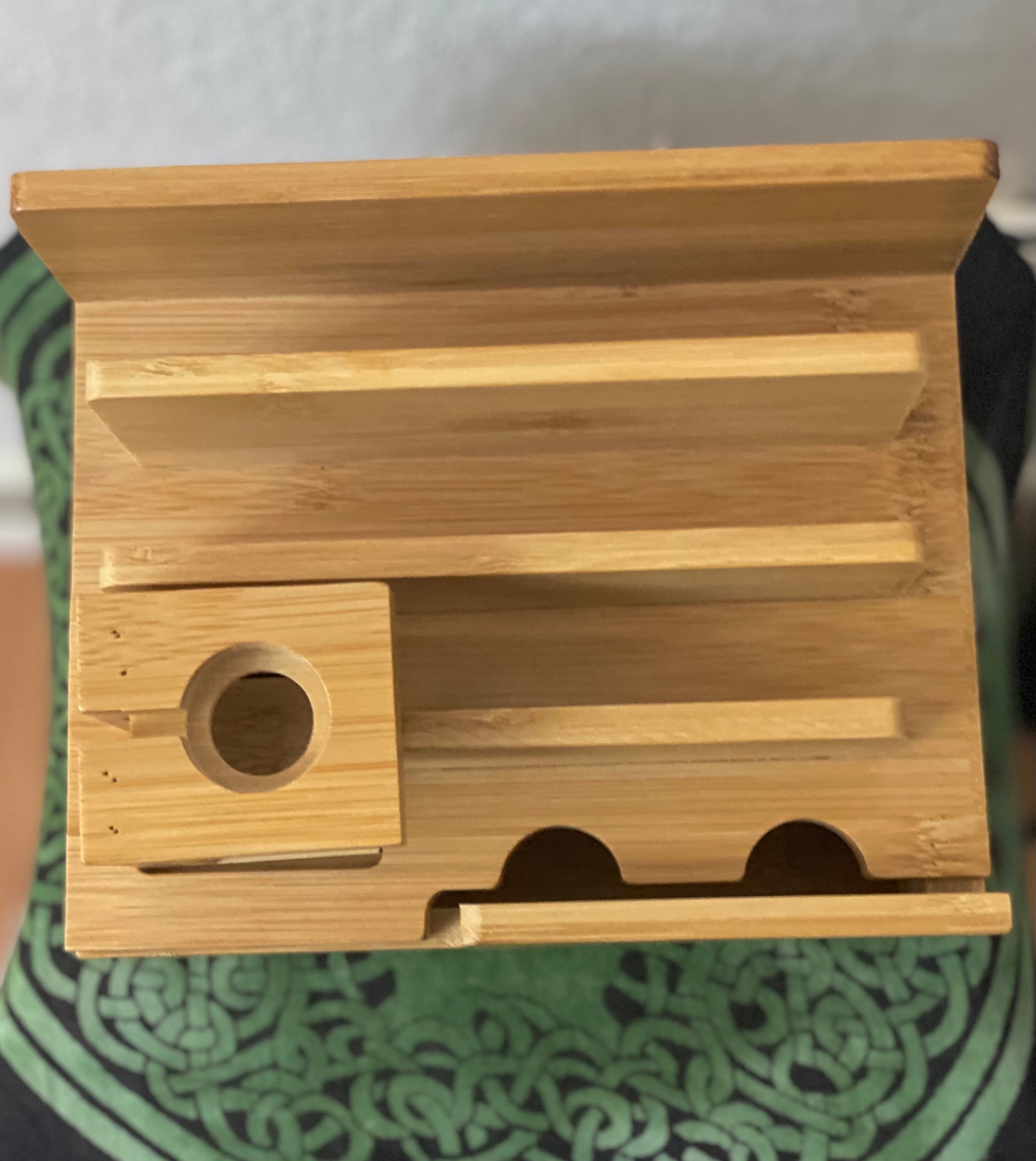 Caja para organizar equipos electrónicos