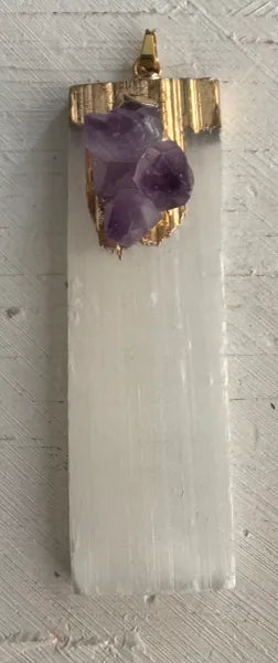 Dije de Selenita con Acento Dorado y Amatista